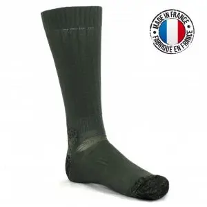 chaussette militaire haute kaki avec logo Made in France, vue isolée chaussette militaire haute kaki avec logo Made in France, vue isolée